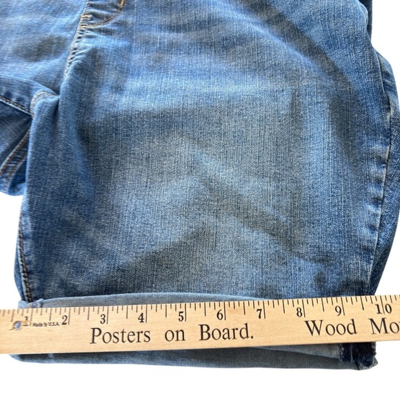 Levi Strauss Slimming Plus Size 20 Bermuda Jean Shorts Pull-on Totally Shaping - Picture 8 of 13